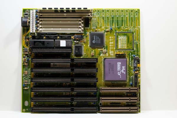 Comment les systèmes d'intelligence artificielle peuvent-ils être utilisés pour améliorer la gestion des urgences médicales?